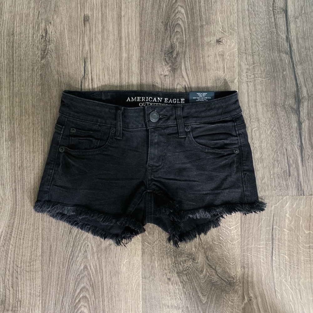 AMERICAN EAGLE black frayed hem shorts - SOLD